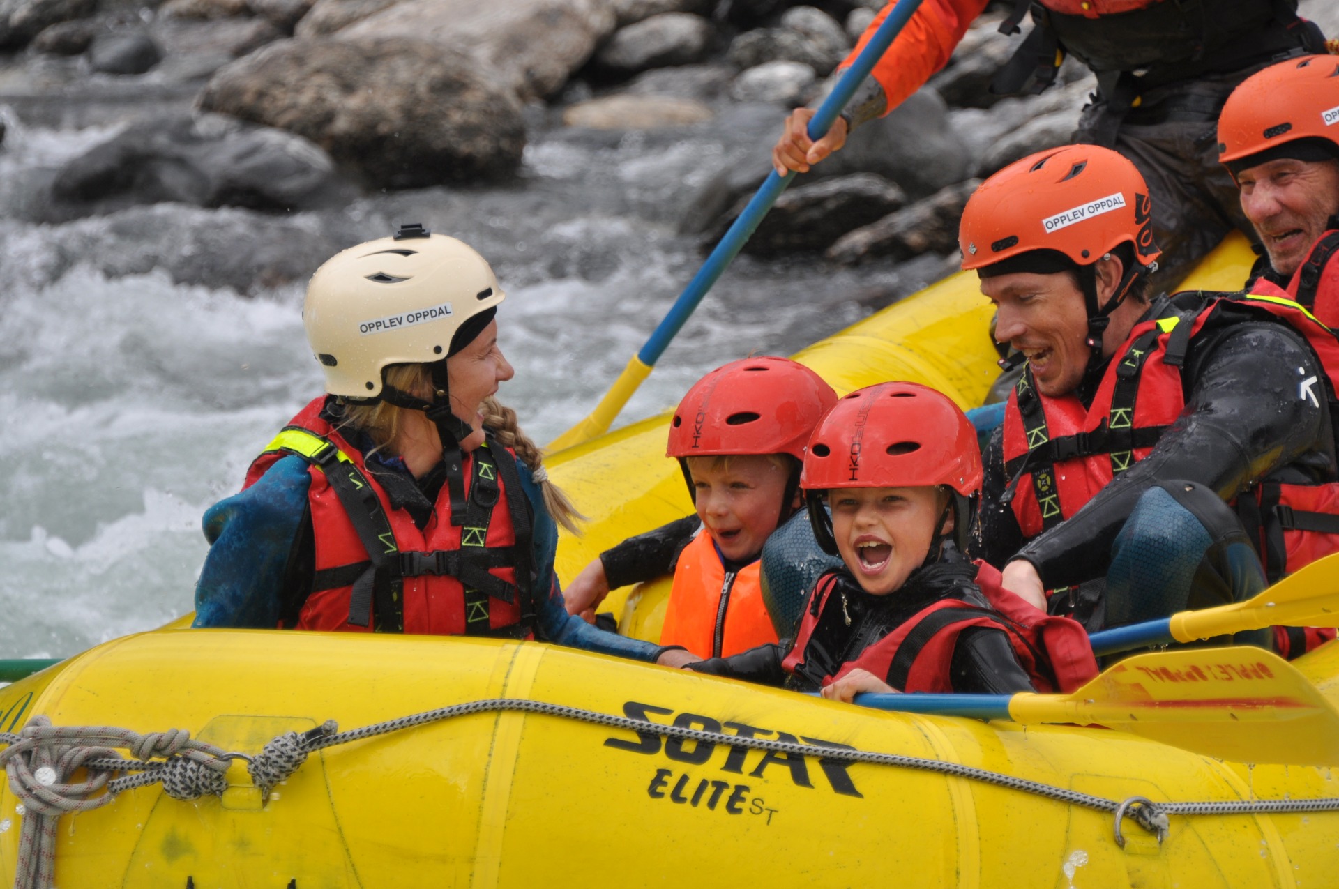 3 dage / DKK 2.995,- / FAMILIE RAFTING & ZIPLINE - GRANMO- KØR SELV ...